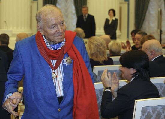 President Dmitry Medvedev presents state awards