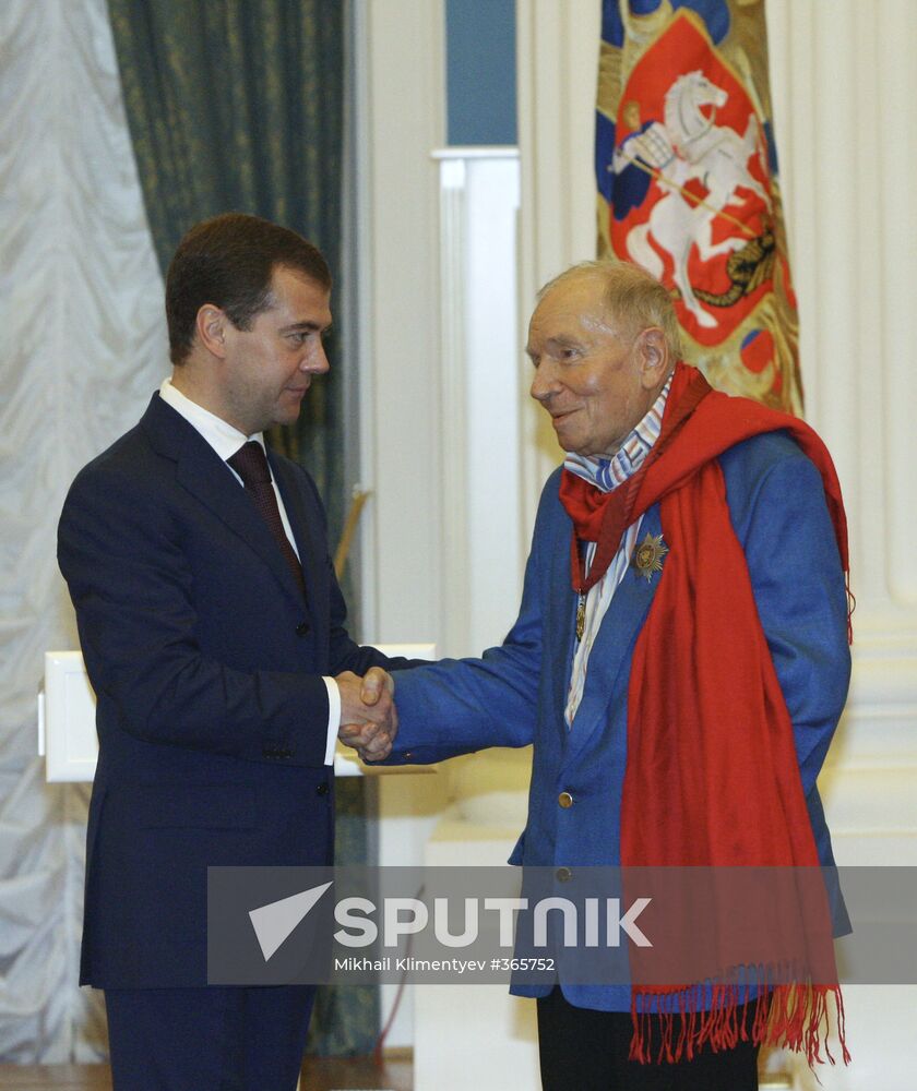 President Dmitry Medvedev presents state awards