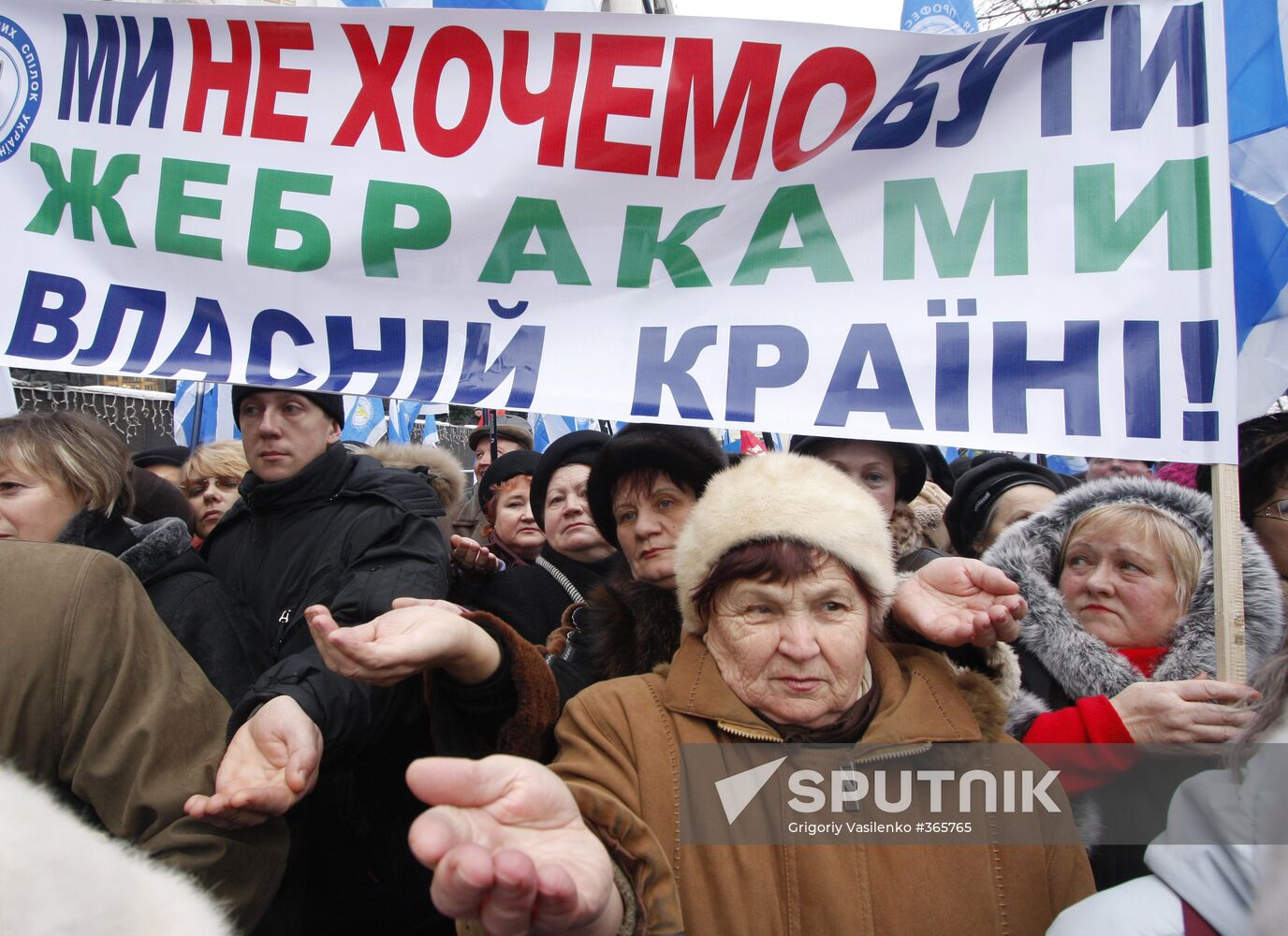 Ukrainian trade unions stage rally in Kiev