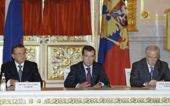 President Dmitry Medvedev chairs meeting on national projects