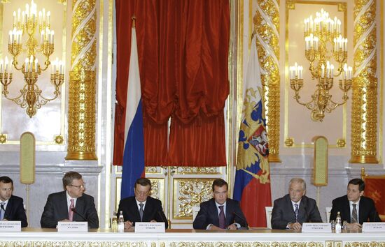 President Dmitry Medvedev chairs meeting on national projects