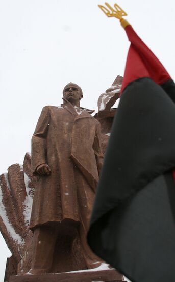 Monument to Stepan Bandera unveiled in Ternopil, Ukraine