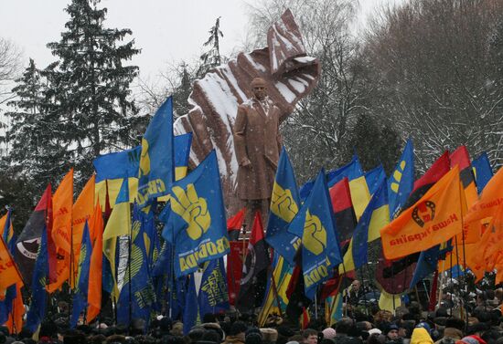 Monument to Stepan Bandera unveiled in Ternopil, Ukraine