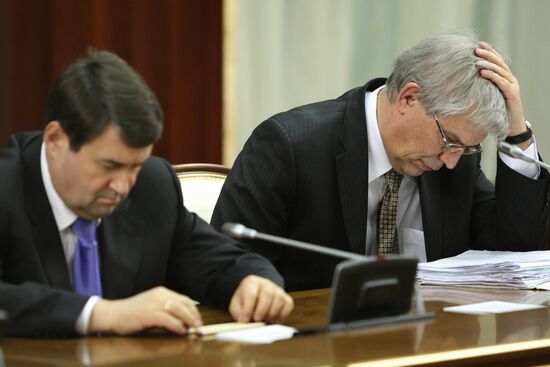 Dmitry Medvedev wishes Happy New Year to government members