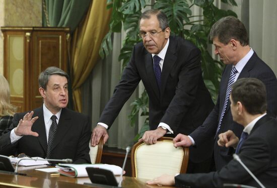 Dmitry Medvedev wishes Happy New Year to government members