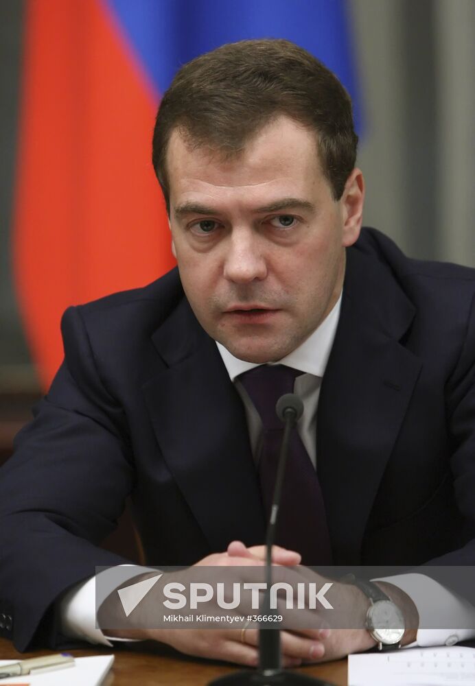Dmitry Medvedev wishes Happy New Year to government members