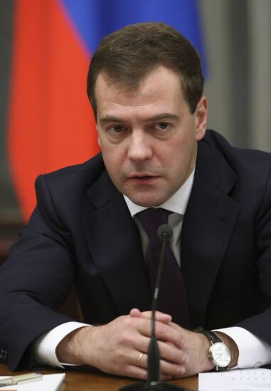 Dmitry Medvedev wishes Happy New Year to government members