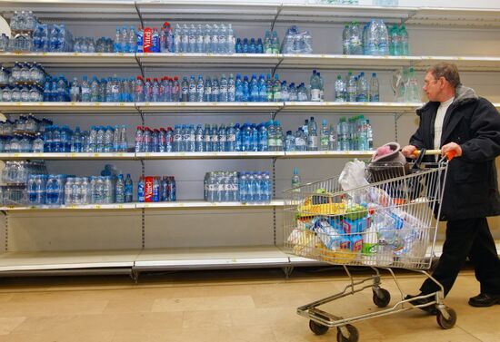 Muscovites do New Year shopping