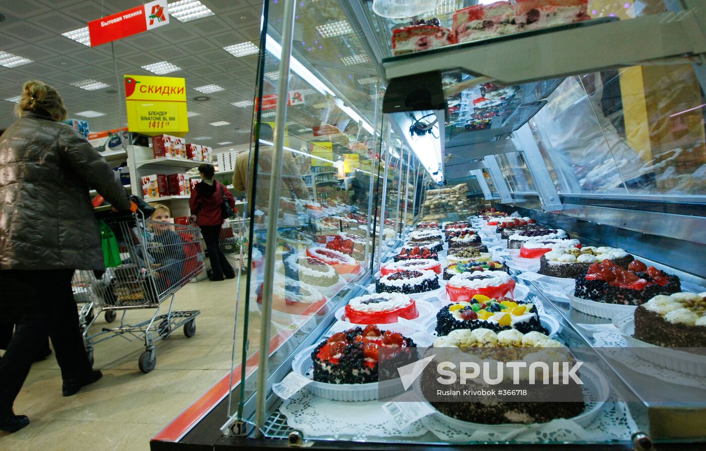 Muscovites do New Year shopping
