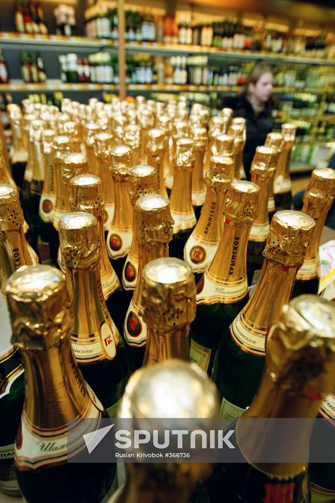 Muscovites do New Year shopping