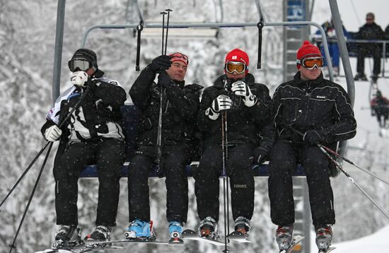 Russia's president and prime minister go skiing in Sochi area