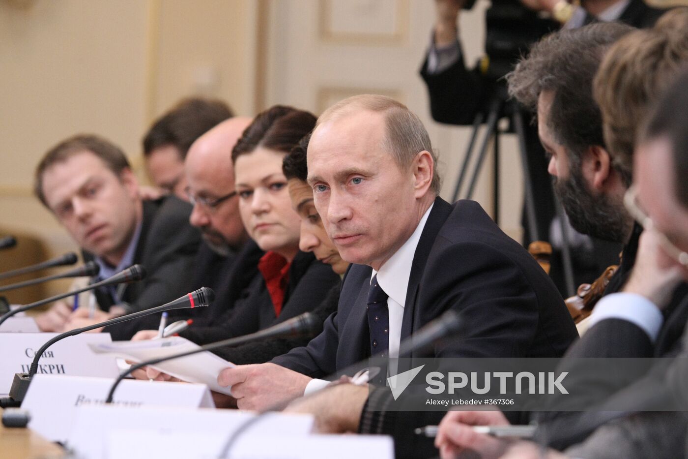 Vladimir Putin holds meeting with foreign journalists