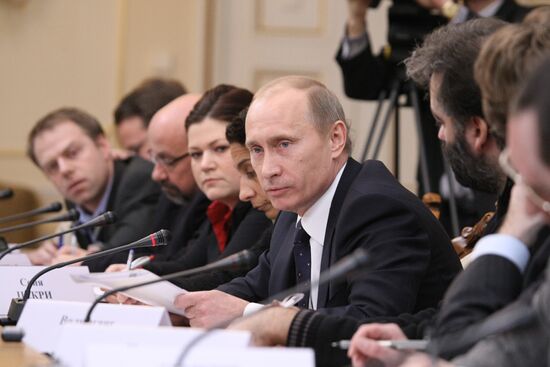 Vladimir Putin holds meeting with foreign journalists