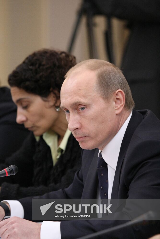 Vladimir Putin holds meeting with foreign journalists