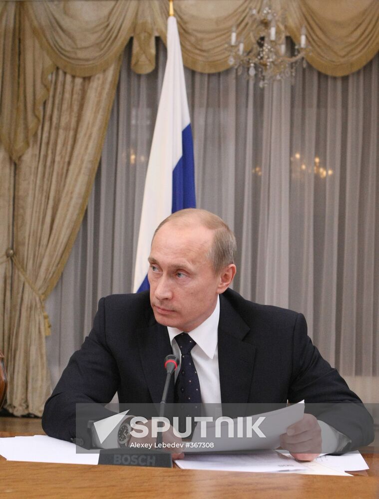 Vladimir Putin holds meeting with foreign journalists