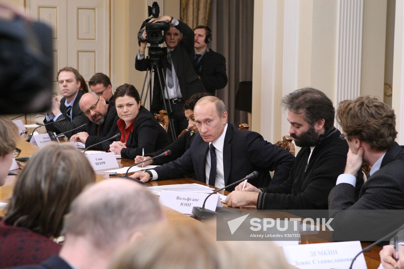 Vladimir Putin holds meeting with foreign journalists
