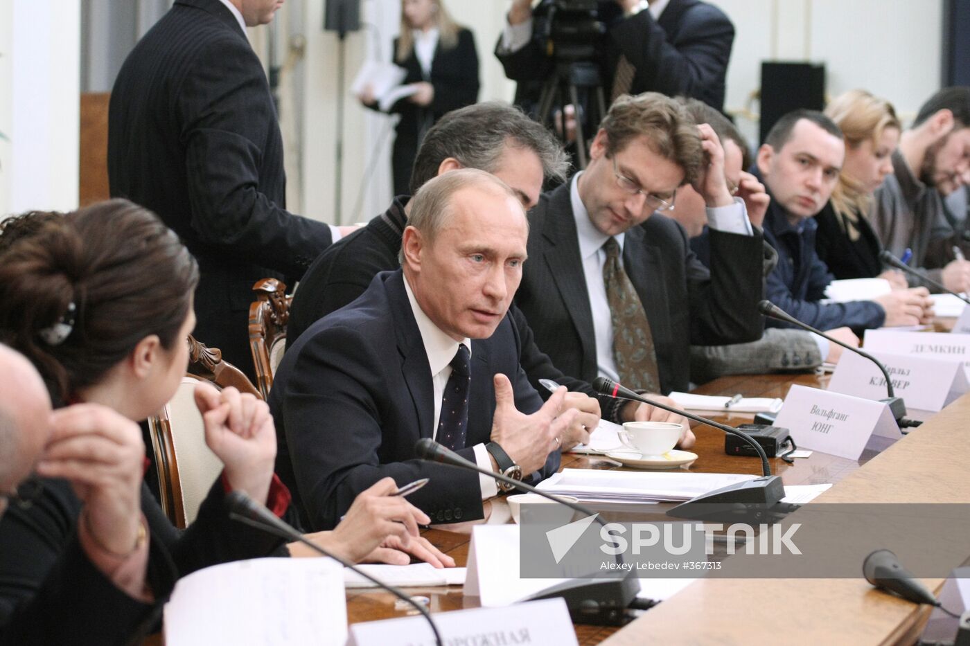 Vladimir Putin holds meeting with foreign journalists