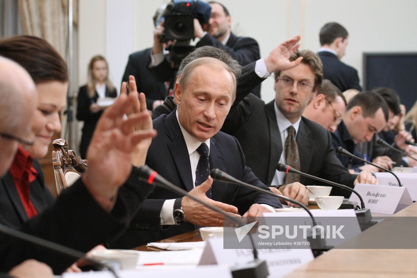 Vladimir Putin holds meeting with foreign journalists