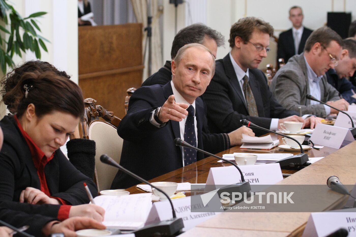 Vladimir Putin holds meeting with foreign journalists