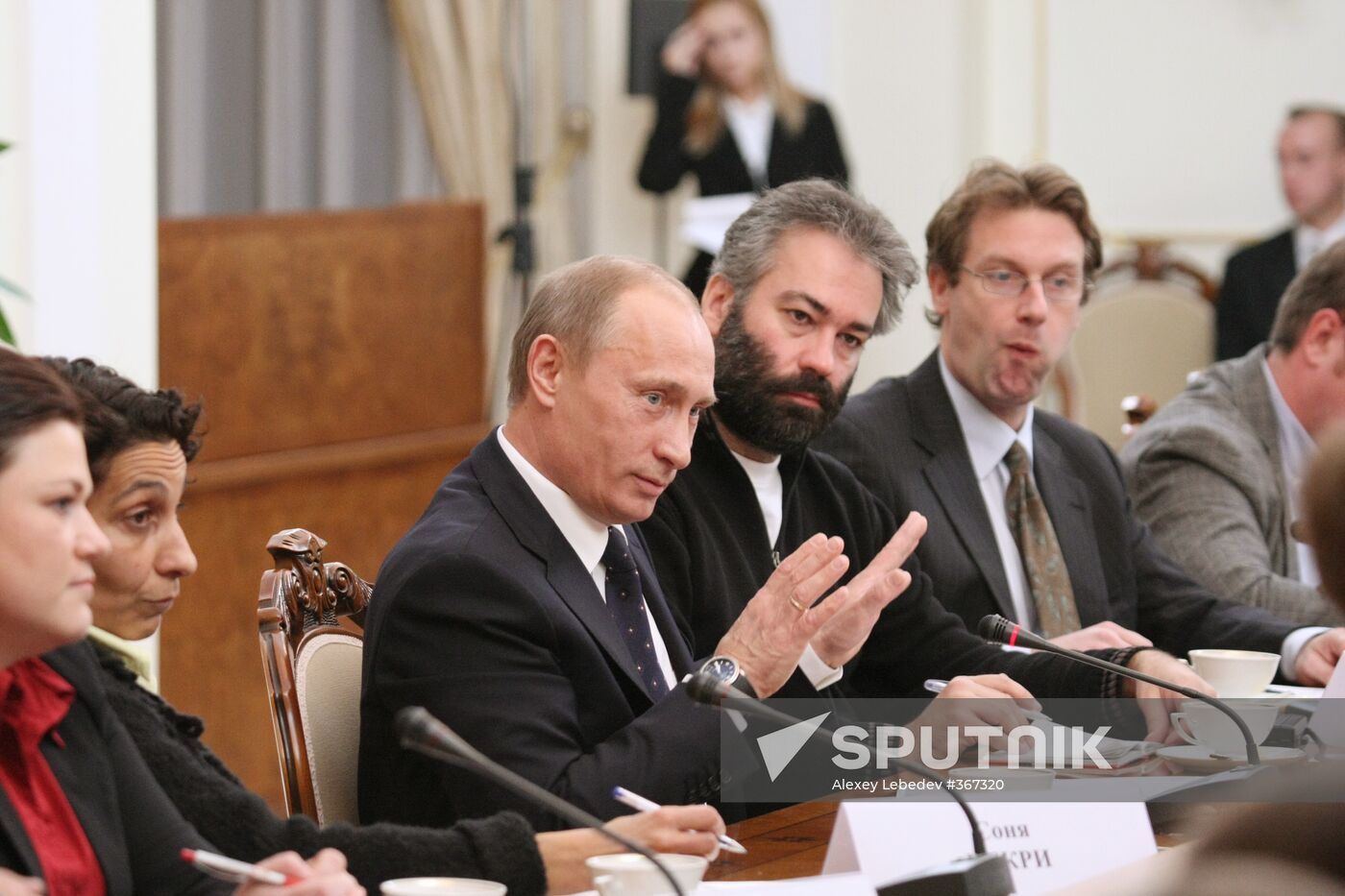 Vladimir Putin holds meeting with foreign journalists