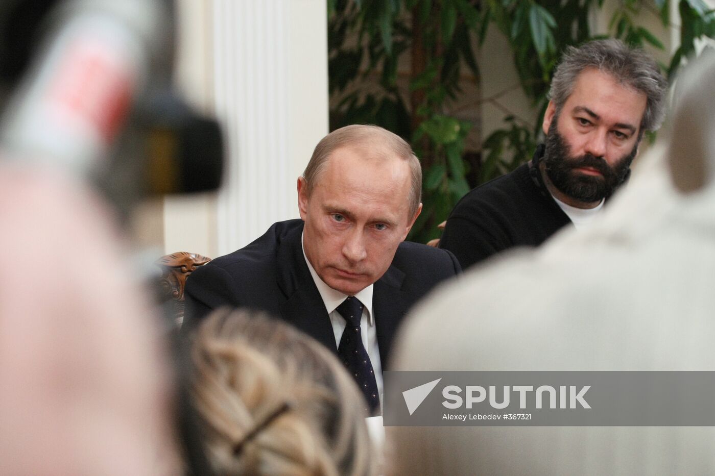 Vladimir Putin holds meeting with foreign journalists