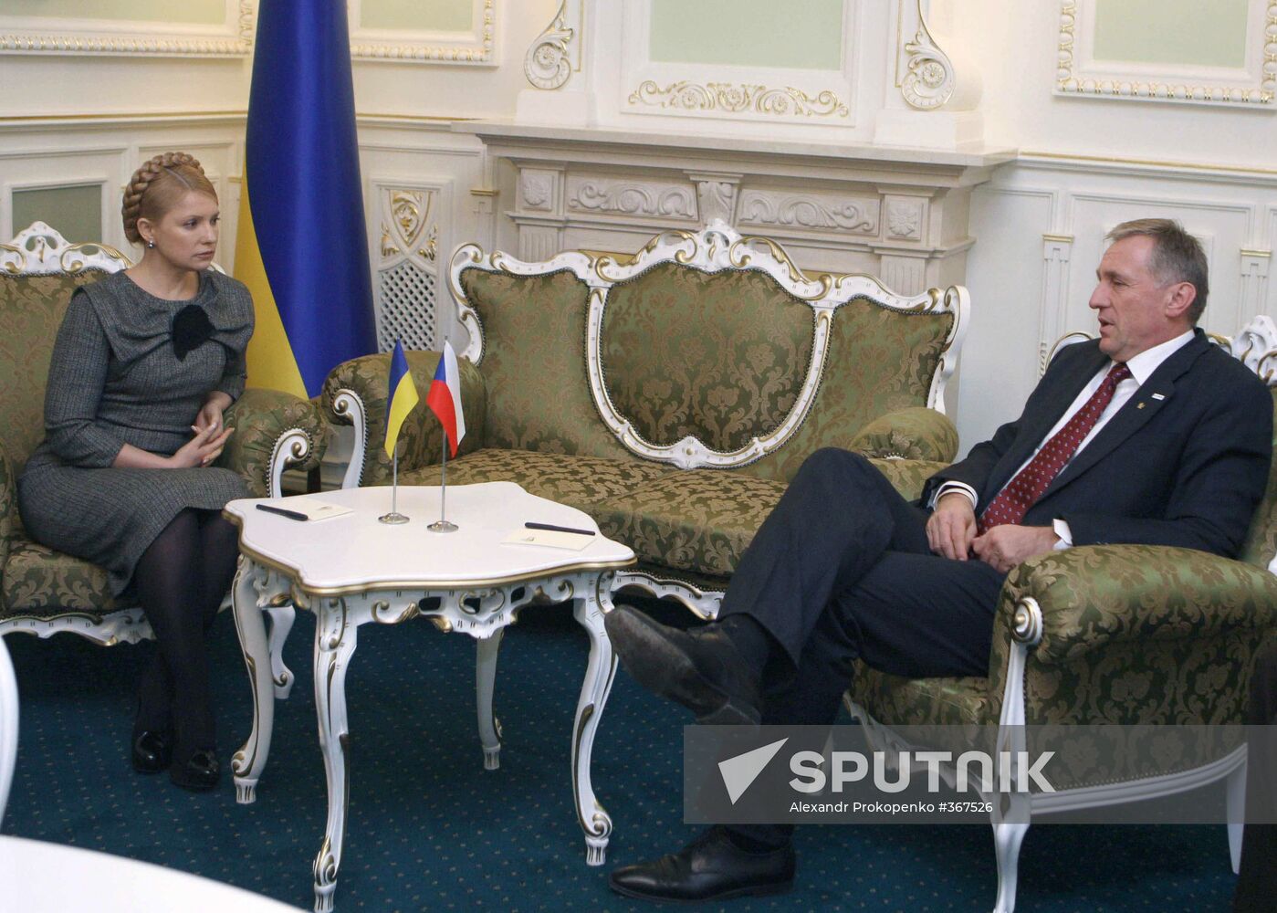 Mirek Topolánek and Yulia Tymoshenko hold talks