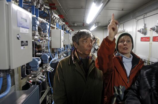Foreign observers at Sudzha gas-measuring station