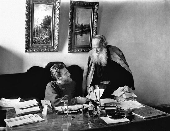 Leo Tolstoy and Nikolai Gusev in Yasnaya Polyana