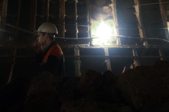 Building a new Moscow metro station, "Dostoyevskaya"