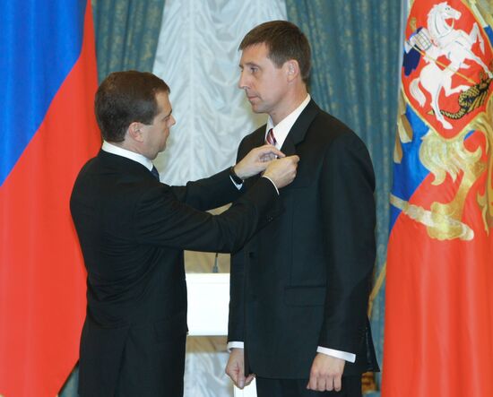 President Dmitry Medvedev presents state awards