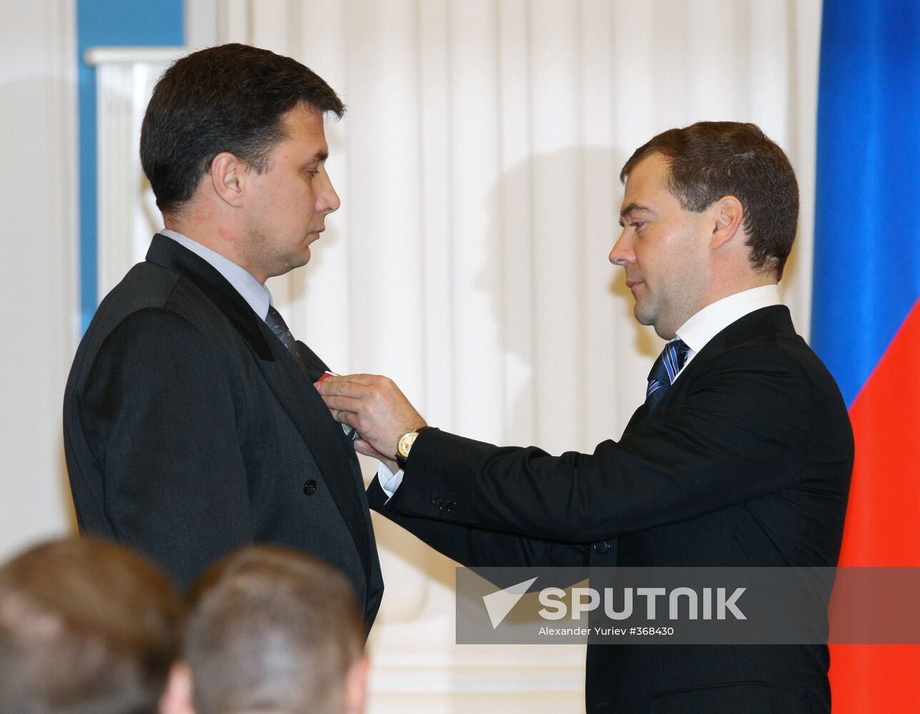 President Dmitry Medvedev presents state awards