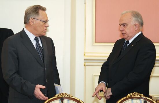 Government at work. January 16, 2009