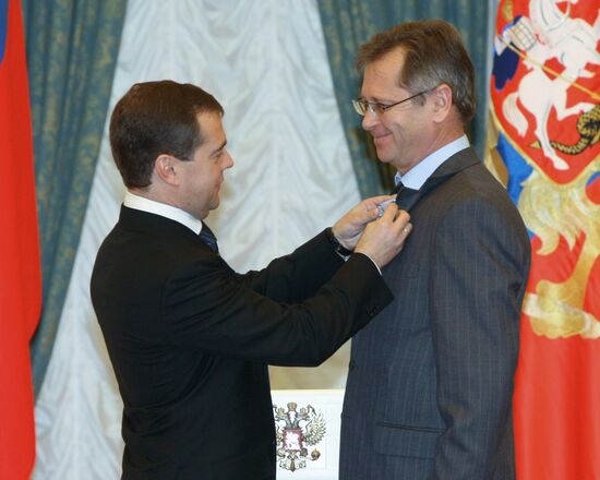 President Dmitry Medvedev presents state awards