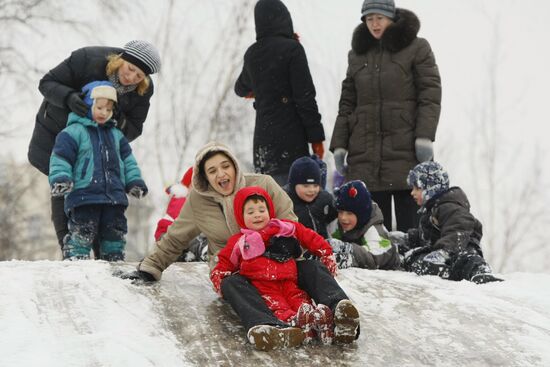 Children ice sliding in Moscow