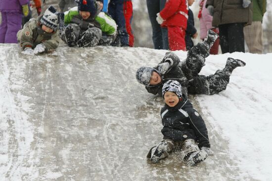 Children ice sliding in Moscow