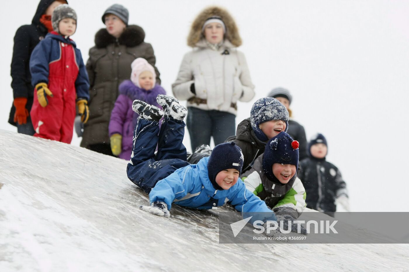 Children ice sliding in Moscow