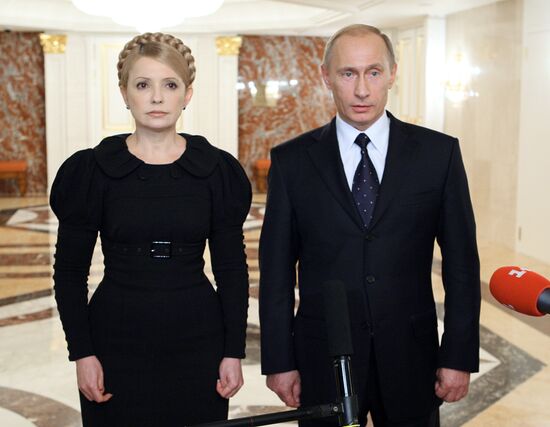 Vladimir Putin at negotiations with Yulia Timoshenko