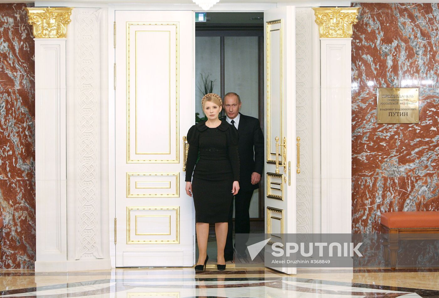 Vladimir Putin at negotiations with Yulia Timoshenko