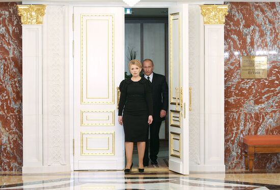 Vladimir Putin at negotiations with Yulia Timoshenko