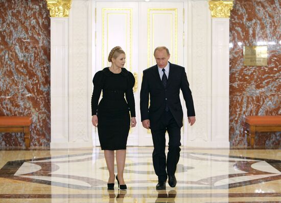 Vladimir Putin at negotiations with Yulia Timoshenko