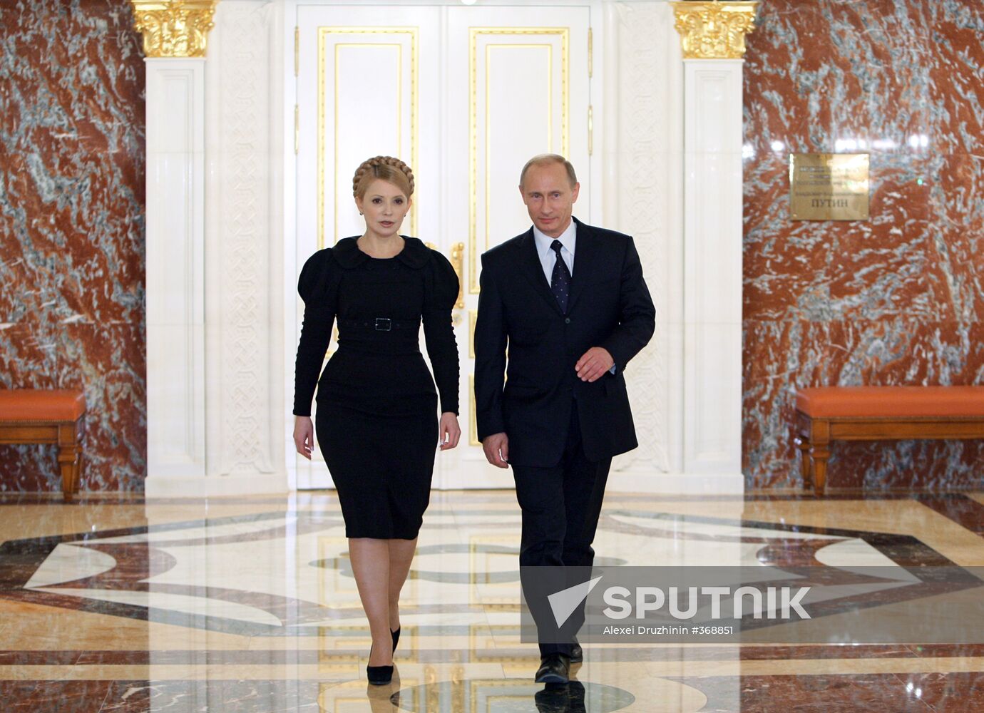 Vladimir Putin at negotiations with Yulia Timoshenko