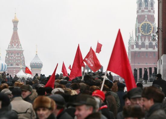 Communists laying wreaths at the Lenin Mausoleum