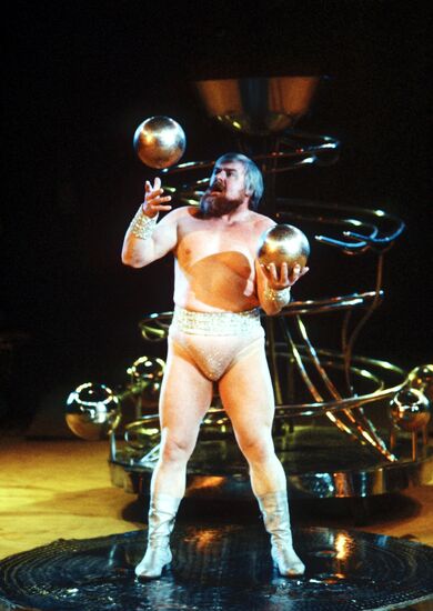 Valentin Dikul performance