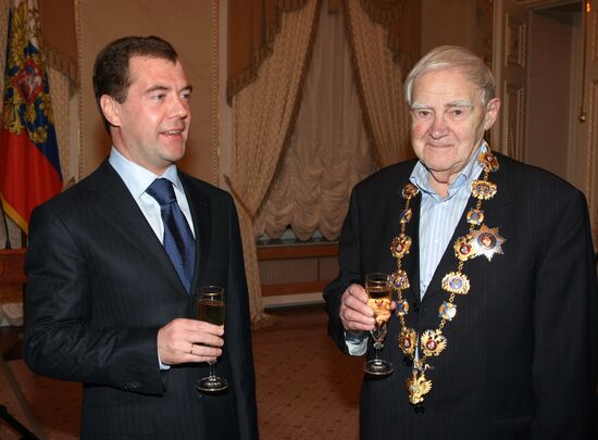 Dmitry Medvedev presents order to Daniil Granin