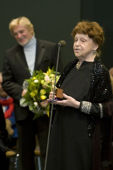 Triumf independent prize presentation