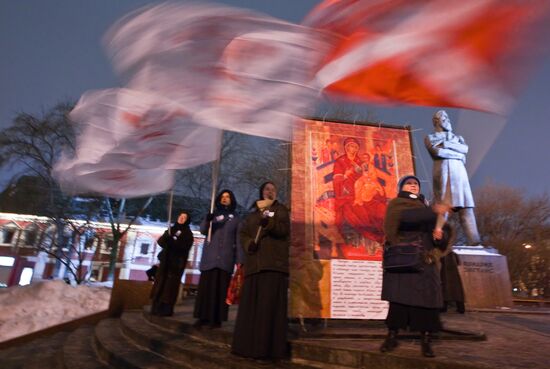 Nashi movement's meeting outside Christ the Savior Cathedral