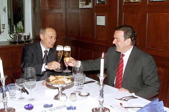 Vladimir Putin and Gerhard Schroeder