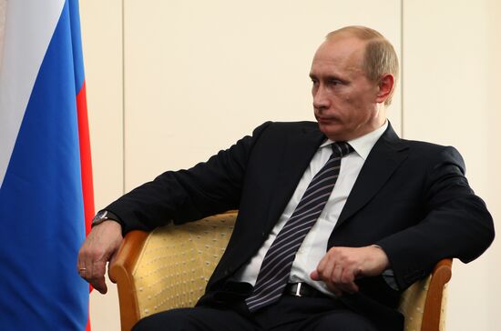 Vladimir Putin meets with Shimon Peres