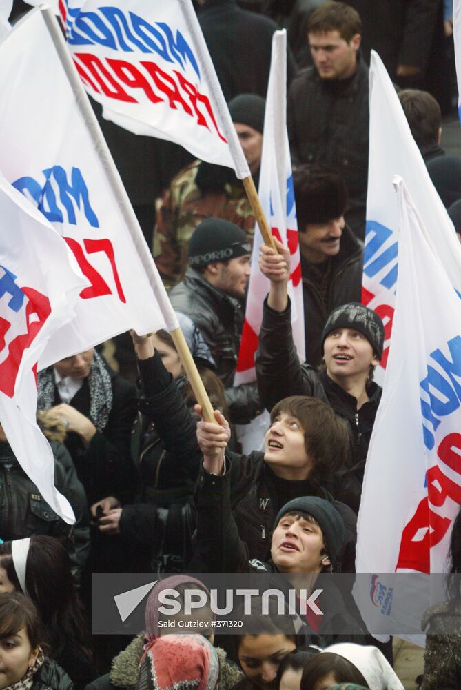 Rally in Grozny "People! Medvedev! Putin! Together we win!"