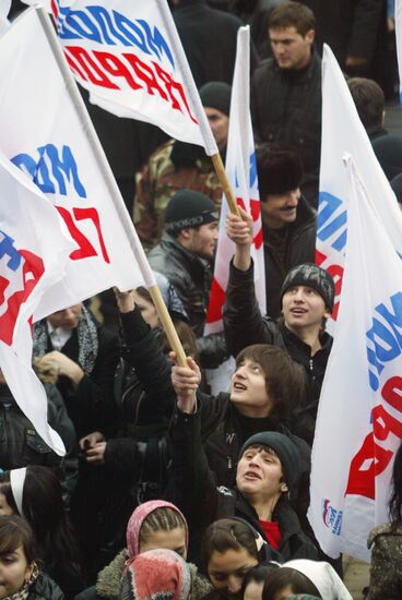 Rally in Grozny "People! Medvedev! Putin! Together we win!"